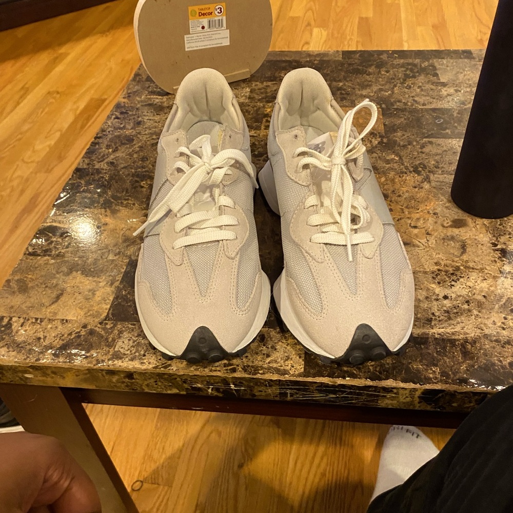2 pair of New balance 327